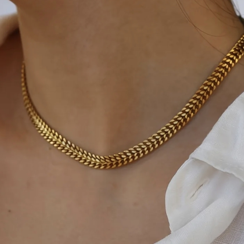 18 K Gold Plated Elegant Women's Necklace